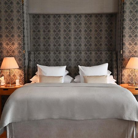 Hotel Diplomat Stockholm Luaran gambar A bed with a headboard